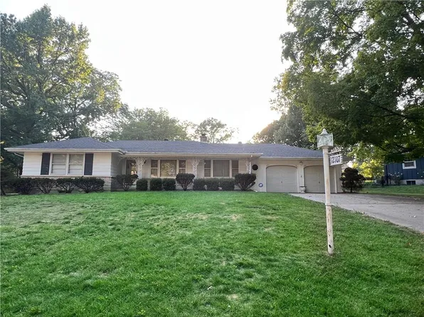 12107 Newbury Ln, Independence, MO 64052
