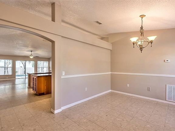 5th image of 3021 Cloverdale St