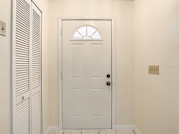 5th image of 2158 Beverly Ln
