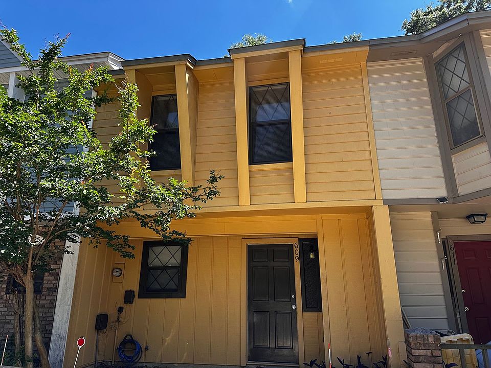1st image of 609 Acorn Grove Ct