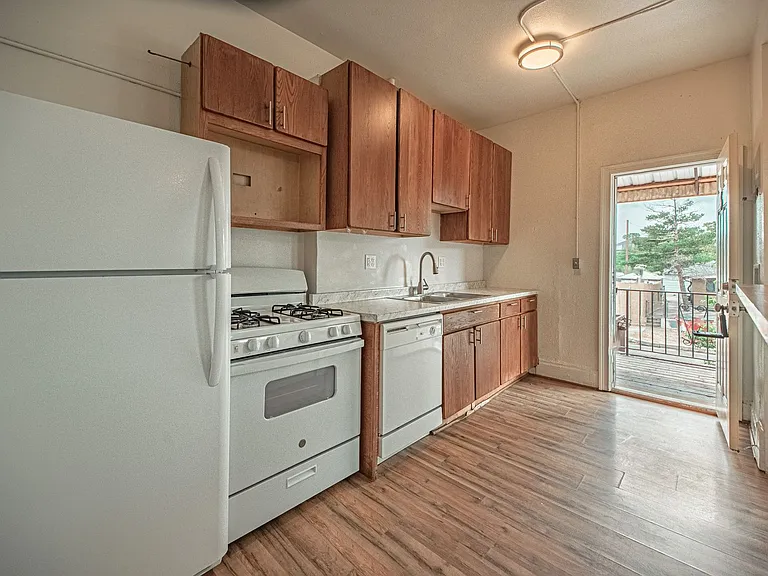 207 Midway Ave — Photo 50