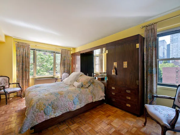 415 East 52nd Street image 1 of 7