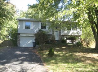 502 Rose Creek Dr, Radcliff, KY 40160