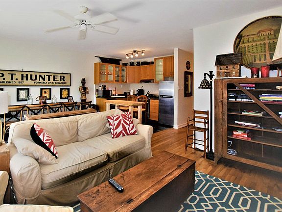 3rd image of 203 Columbia St APT 1
