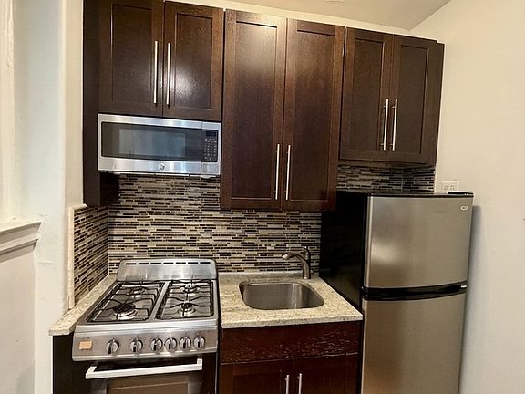 3rd image of 59 Pineapple St APT 2D