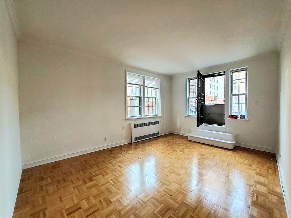 2nd image of 154 Henry St #3L