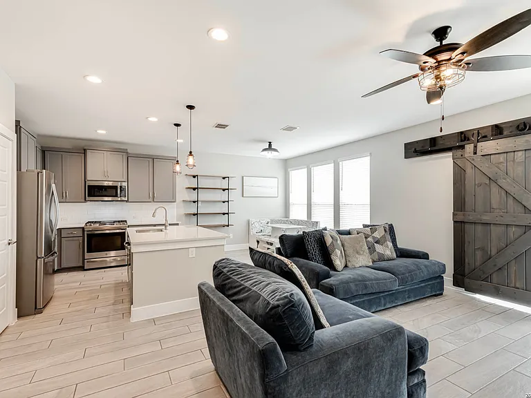 1426 E Sandalwood Ln — Photo 8