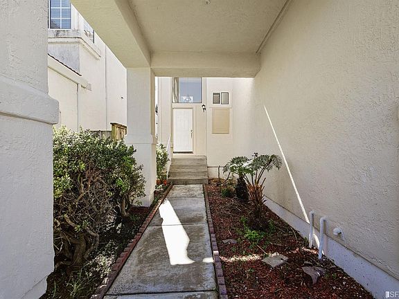 3rd image of 77 Belhaven Ct