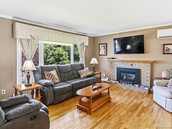 5th image of 44 Tulip St