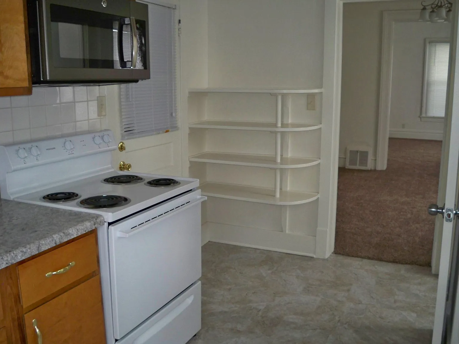 1 bed, 1.5 bath, 1200 sqft, $895 — Photo 4
