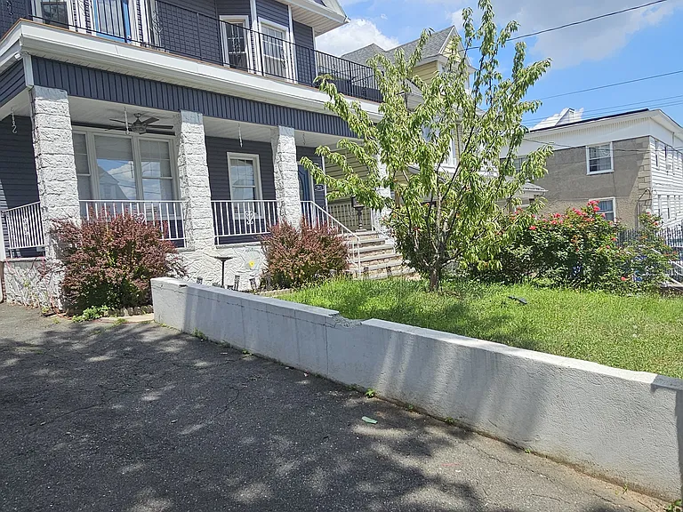 199 Grafton Ave #2 — Photo 21