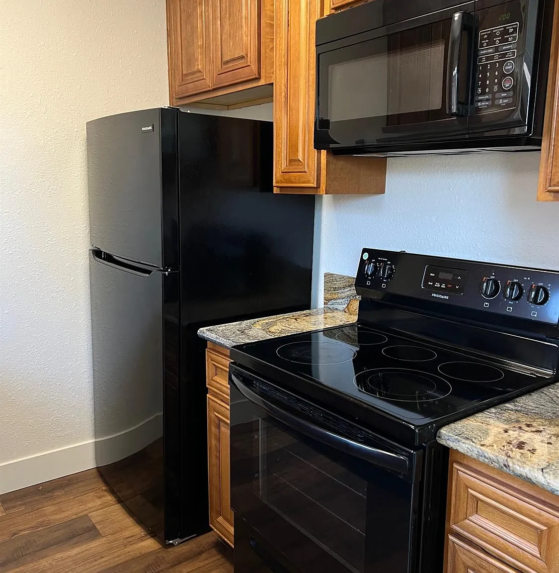 2 bed, 924 sqft, $2,000 — Photo 2