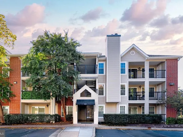 3312 Wyndham Cir APT 301, Alexandria, VA 22302