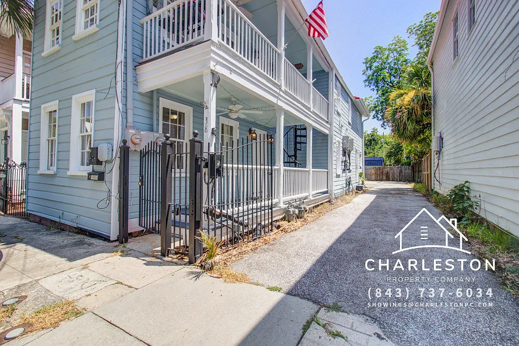 2 bed, 2.0 bath, 900 sqft, $2,395 — Photo 2