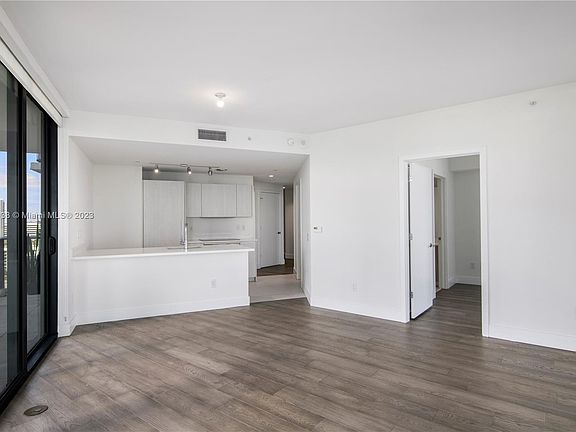 2nd image of 501 NE 31st St Unit 1806