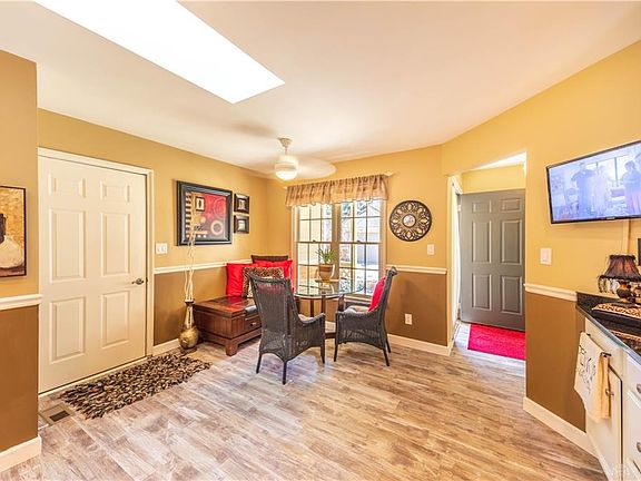 5th image of 27 Martingham Ct