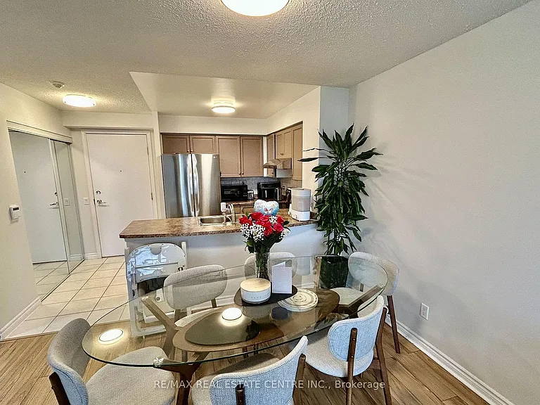 35 Kingsbridge Garden Cir #1804 — Photo 19