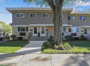 602 S Milwaukee Ave APT F, Libertyville, IL