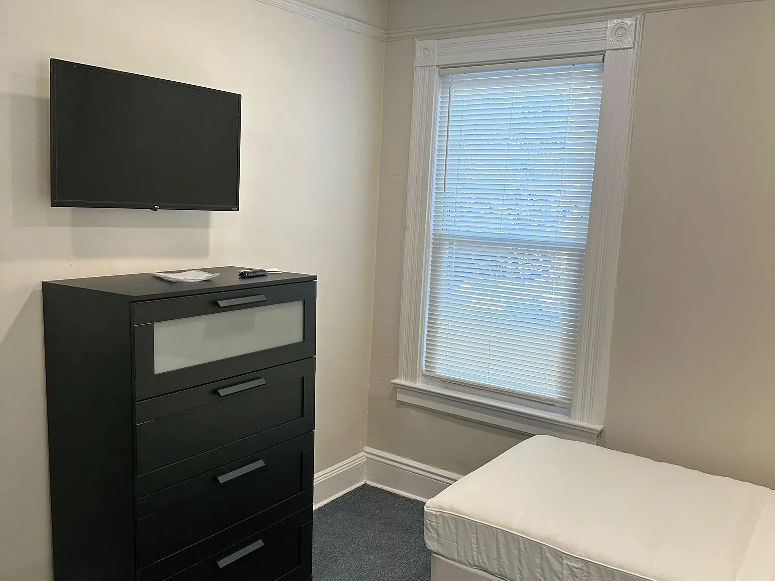 12 bed, 3.5 bath, $925 — Photo 4