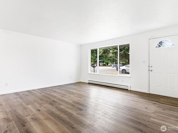 4th image of 9221 -9223 North Lake Drive SW