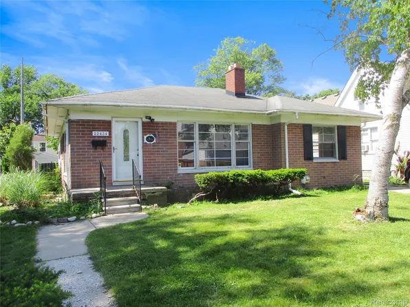 22434 Madison St, Saint Clair Shores, MI 48081
