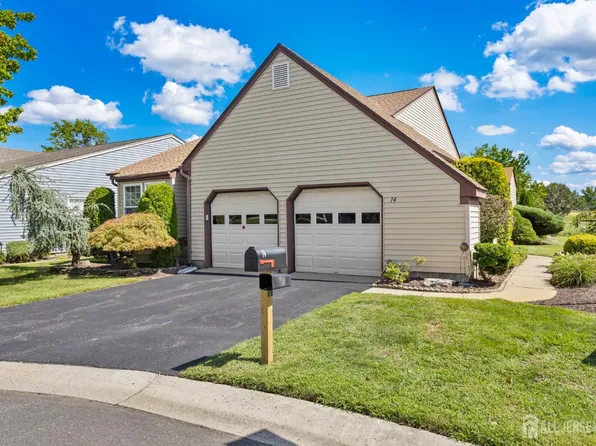 14 Thomas Paine Dr, Monroe Township, NJ 08831