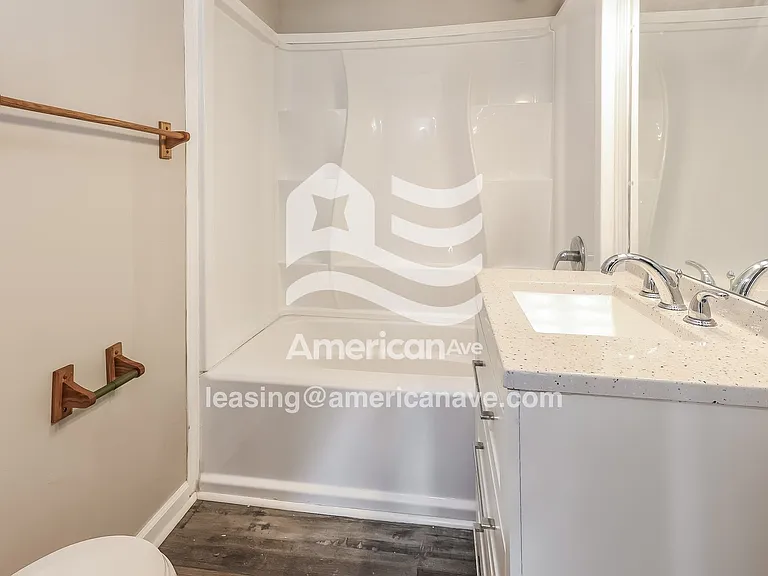 898733_010_wm_-_main_bathroom_13556634.jpg
