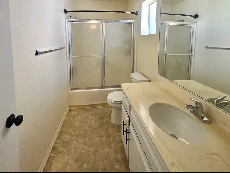 12700 Kornblum Ave — Photo 31