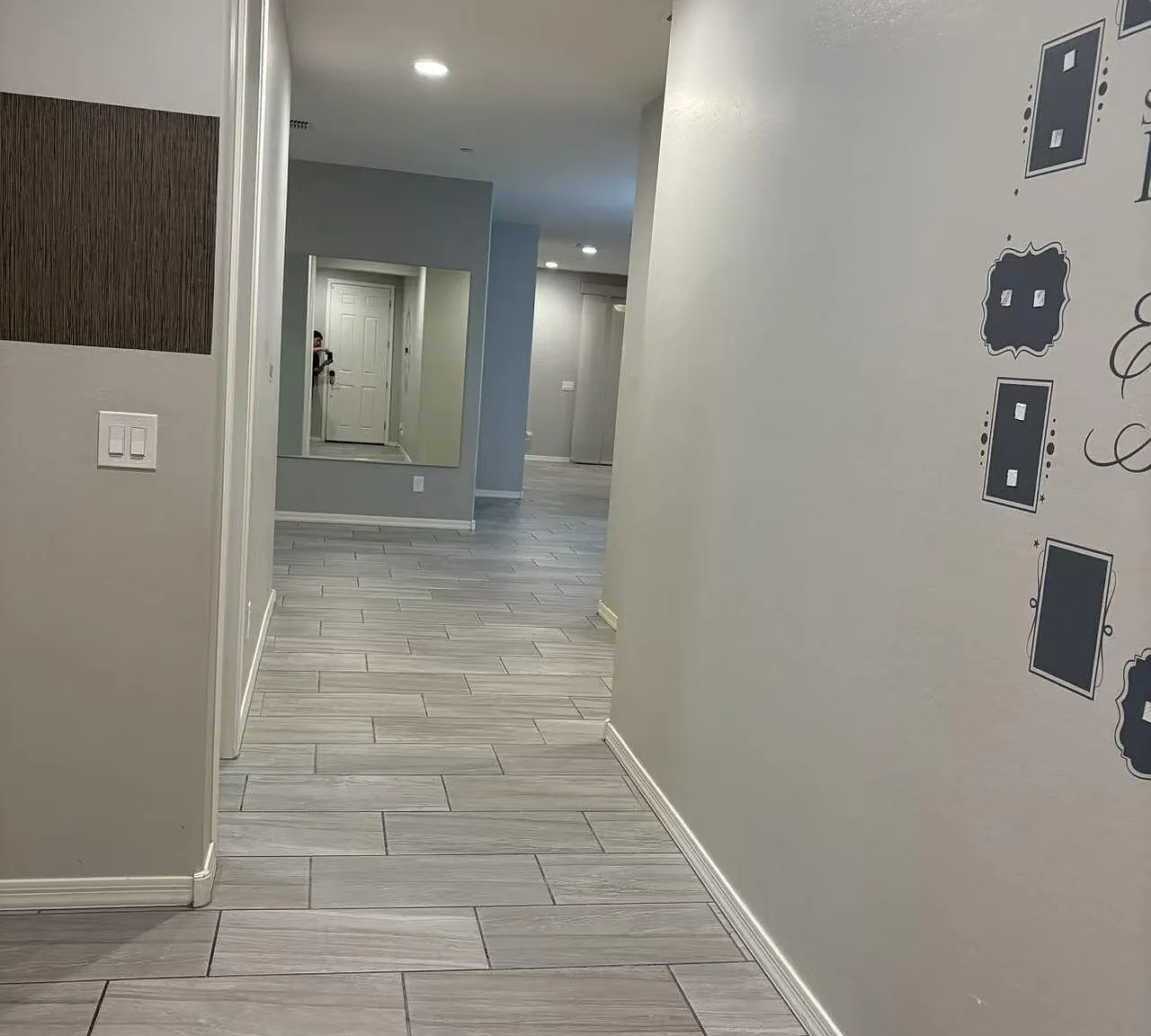 3 bed, 2.0 bath, 1921 sqft, $2,400 — Photo 3