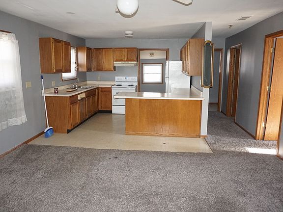 4th image of 217 1/2 E Prairie St #2