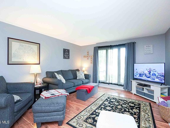 2nd image of 1932 Queenswood Dr