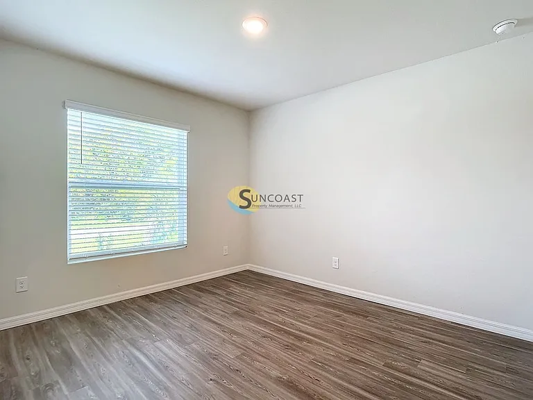 10474 Pendleton Ave — Photo 6