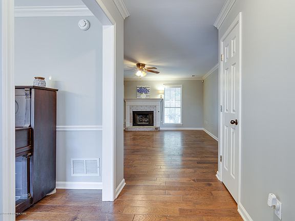 3rd image of 7056 Amber Dr