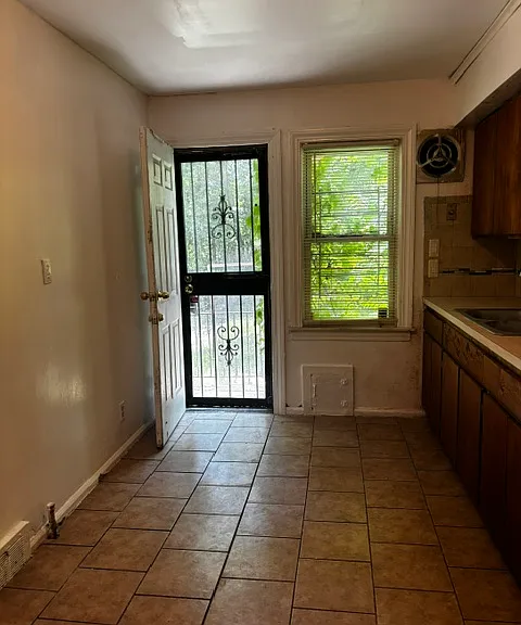 1931 Ewald Cir — Photo 2