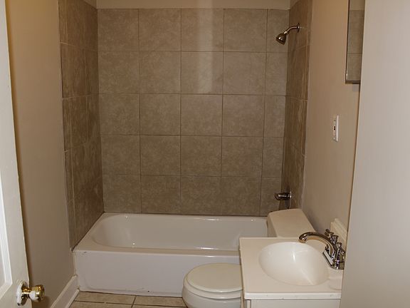 4th image of 122 Eastview Dr