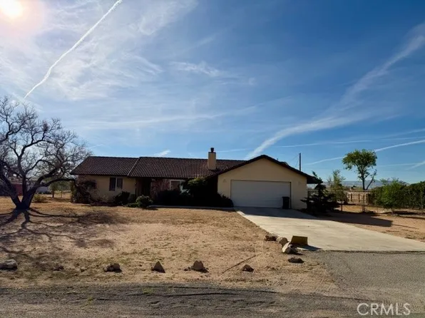 15155 Apache Rd, Apple Valley, CA 92307