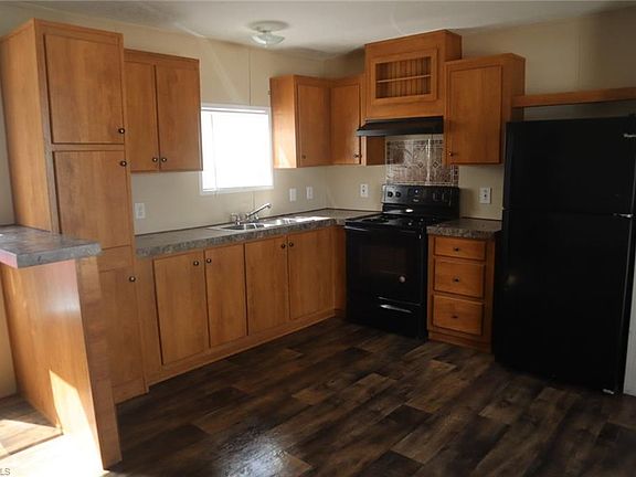 2nd image of 1421 Plum St