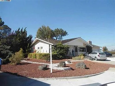 2681 Warwick Pl photo 1