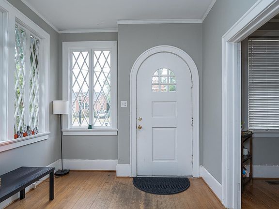 3rd image of 450 Stanley Ave