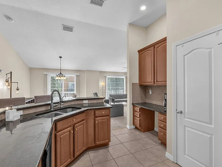 7001 Interbay Blvd — Photo 14