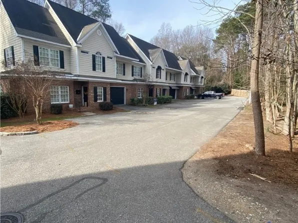 320 Glenburney Dr, Fayetteville, NC 28303