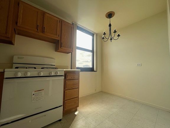 5th image of 3001 S Michigan Ave Unit 602