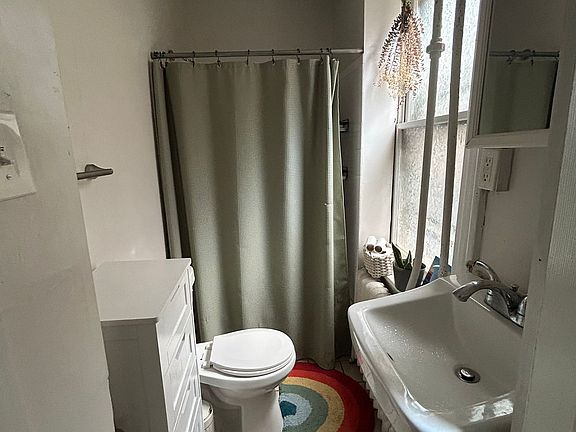 5th image of 417 S 40th St Floor 2