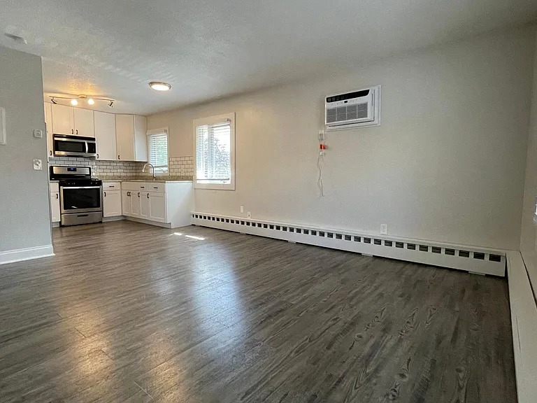 689 Lowry Ave NE #7 — Photo 17