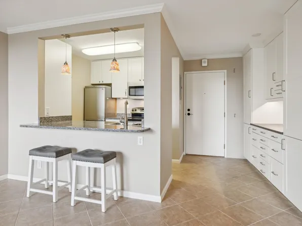1181 Edgcumbe Rd APT 410, Saint Paul, MN 55105