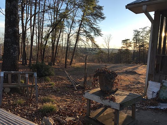 4th image of 18675 Hill Dr