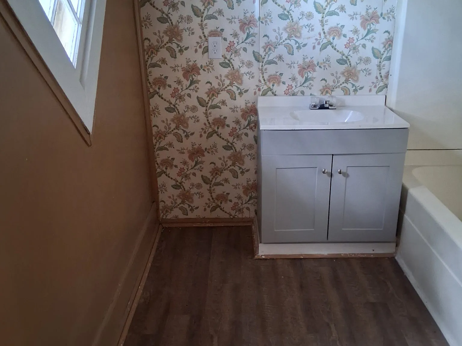 3 bed, 936 sqft, $895 — Photo 2