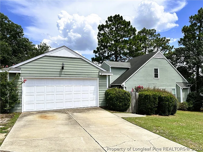 2940 Amelia Dr — Photo 2