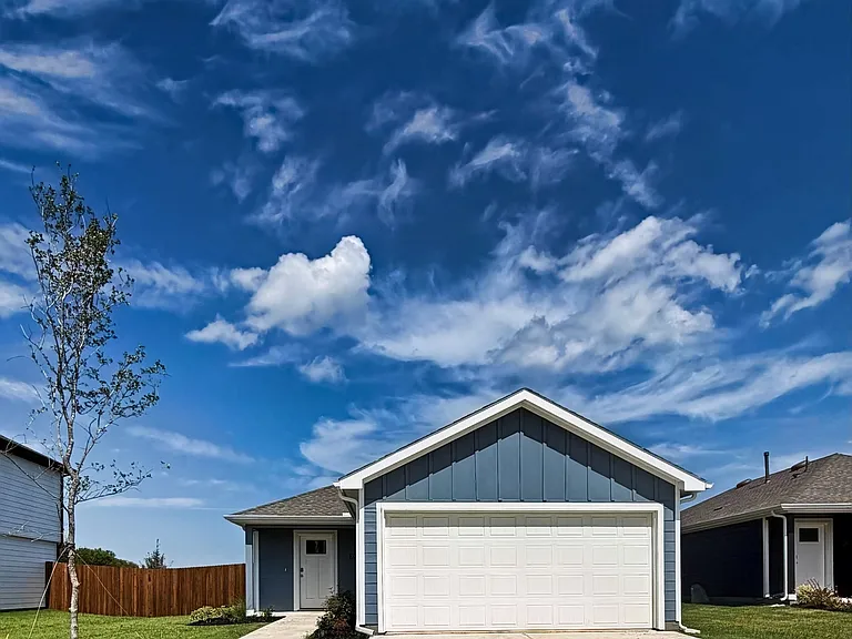 3006 Serenity Ln — Photo 1