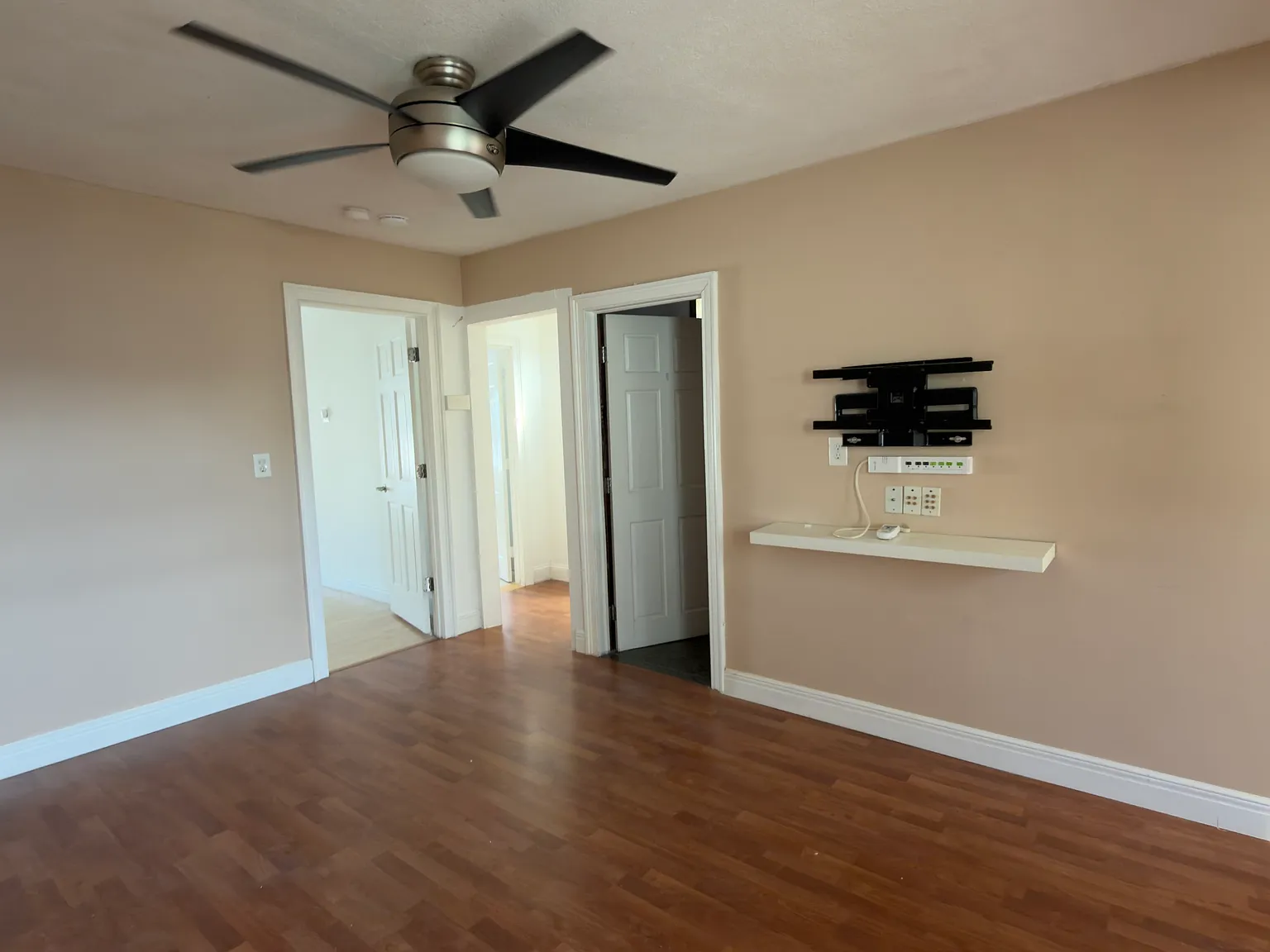 2 bed, 800 sqft, $2,700 — Photo 4